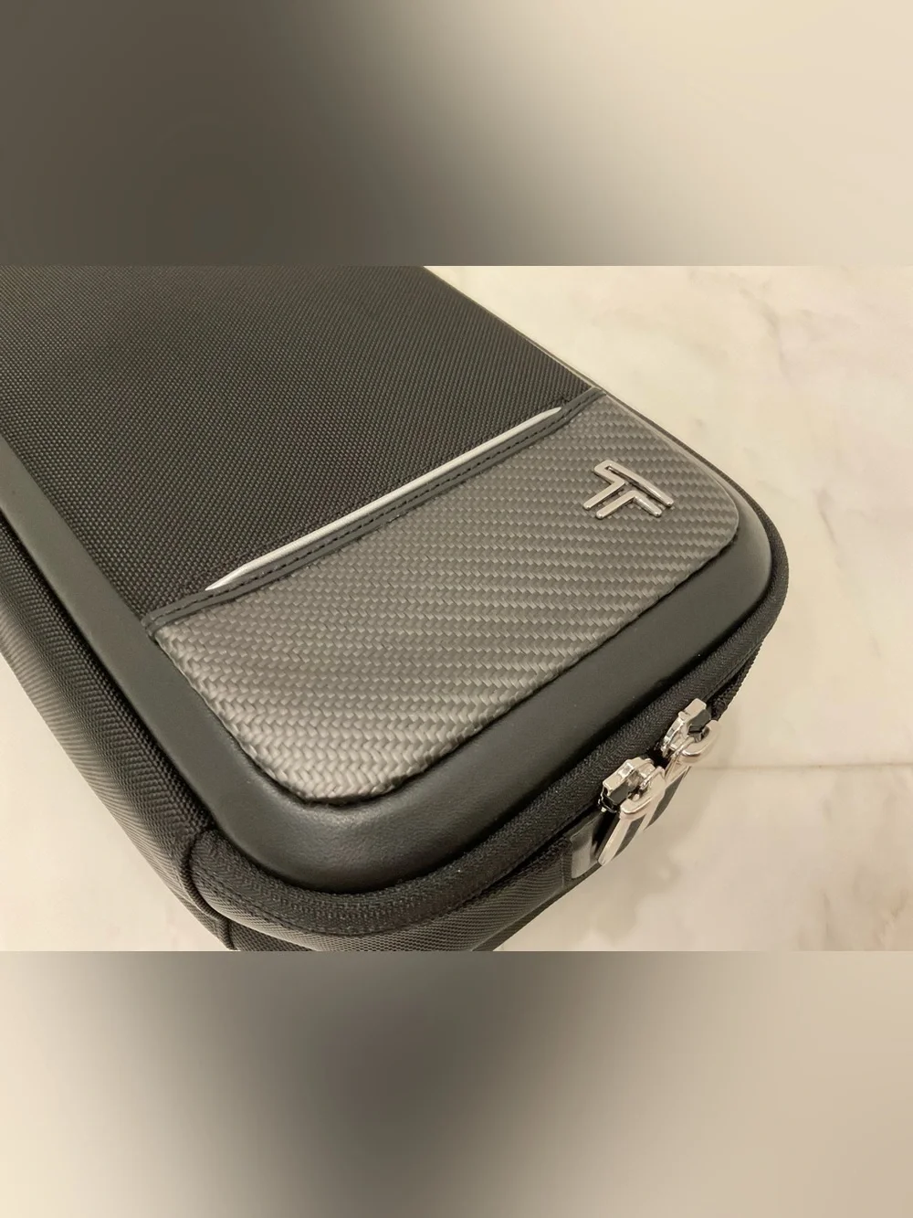 NEW Tumi ARRIVE RICHARDS 9.75” Travel Kit Toiletry Bag - BLACK & CARBON FIBER